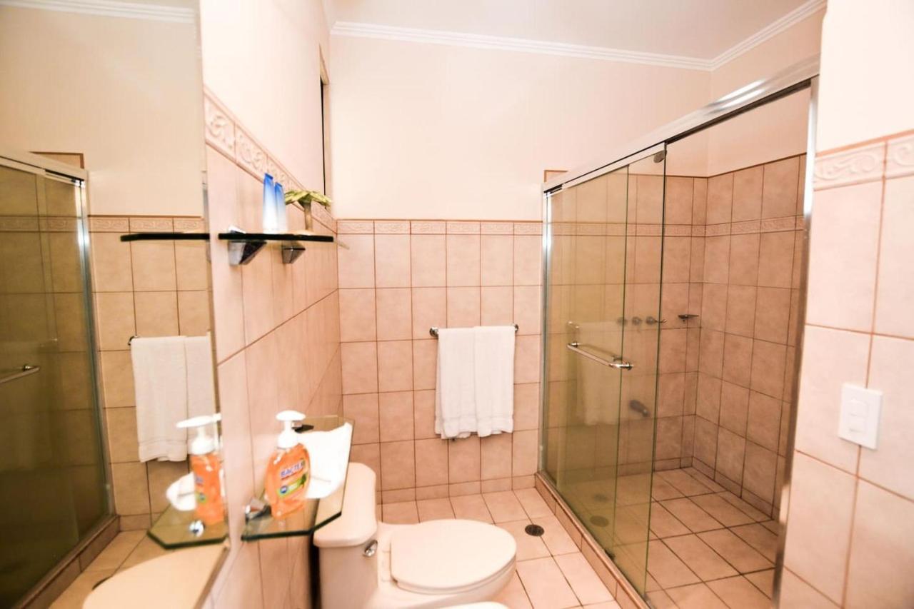플라야 플라밍고 Exquisitely Decorated 5Th-Floor Aerie With Views Of Two Bays In Flamingo 빌라 외부 사진